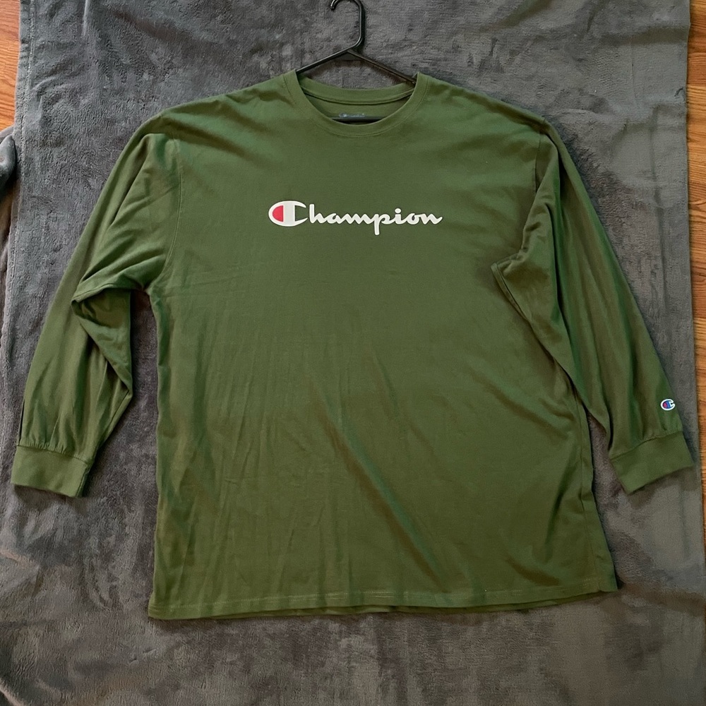 Men’s Champion long sleeve shirt- like new!
